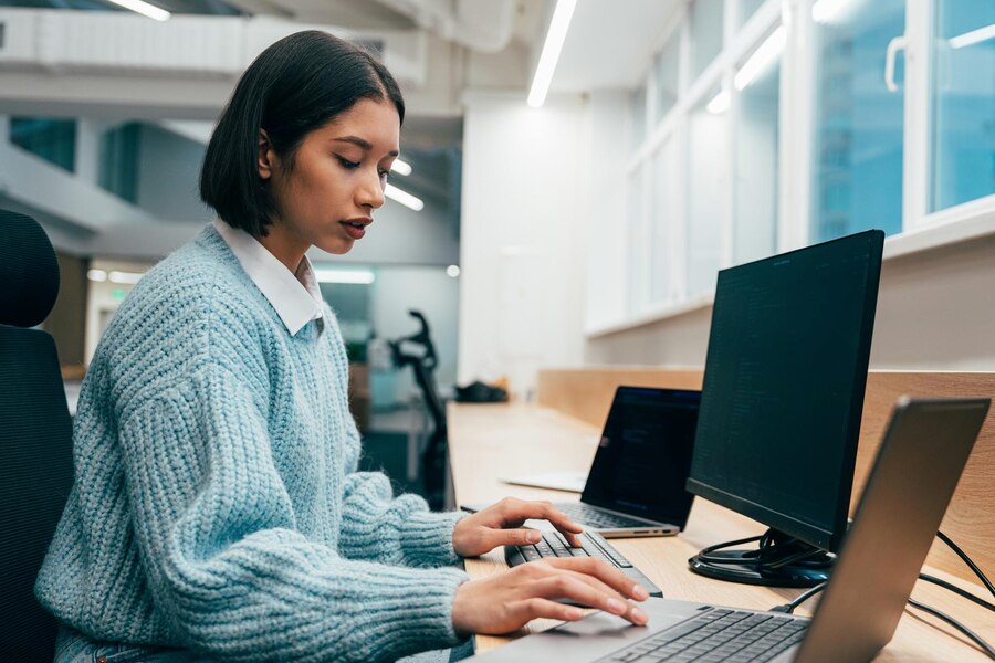 Quais são os benefícios de um nobreak SMS para a proteção dos seus dispositivos?