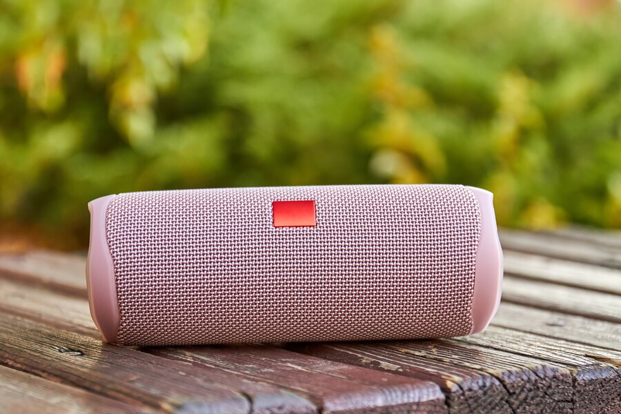 Por que investir em uma caixa de som JBL para sua próxima festa?